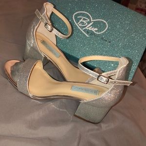 Super glittery, low high heels